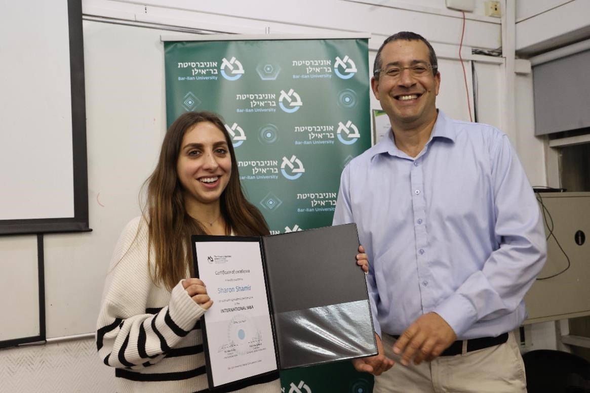 Dr. Alon Raviv presents a Certificate of Excellence to Sharon Shamir